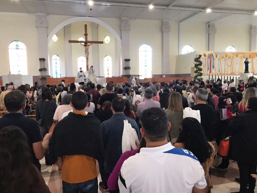 Santuário de Santa Rita de Cássia, maior do mundo dedicado à Santa, segue atraindo milhares de fiéis