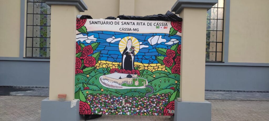 Painel mural com céu de vitral é mais uma arte que contempla novo Santuário de Santa Rita de Cássia